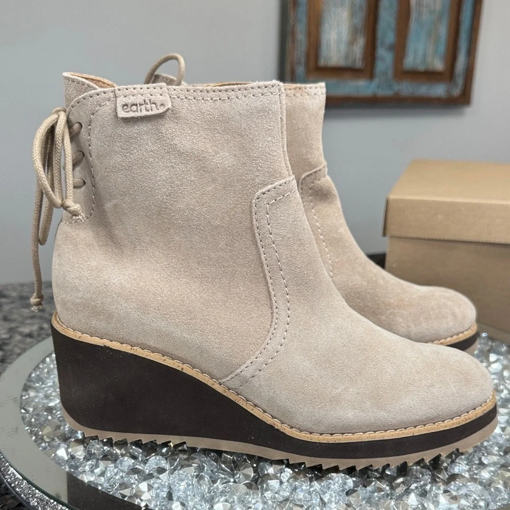 Earth Suede Wedge Bootie in Light Taupe NEW 6